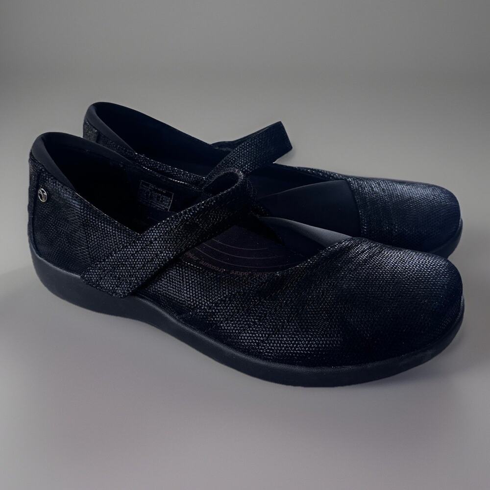 EUC Revere Women's Timaru Mary-Jane Shoes Black Angle 9.5